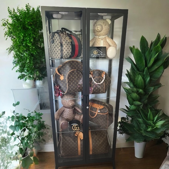 Meet your Posher, Kristen - Picture 2 of 2